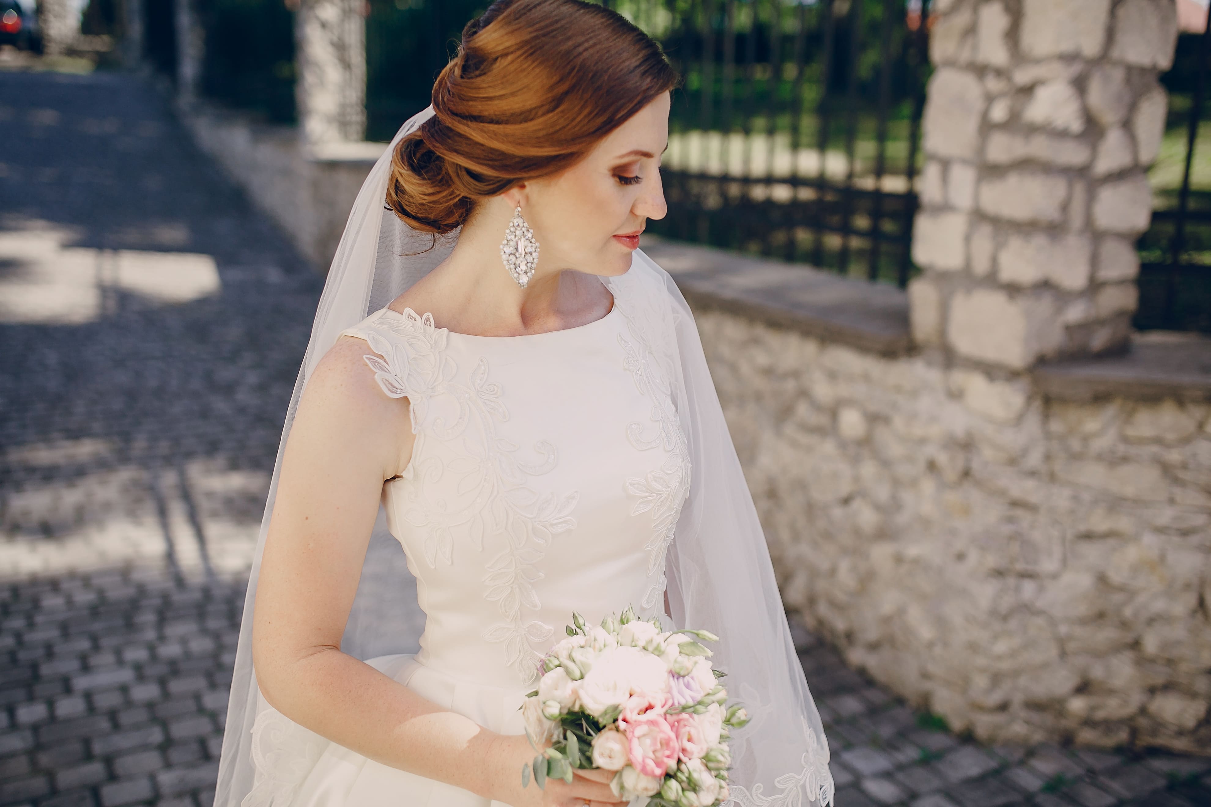 How to Match bridal earrings with Your Veil