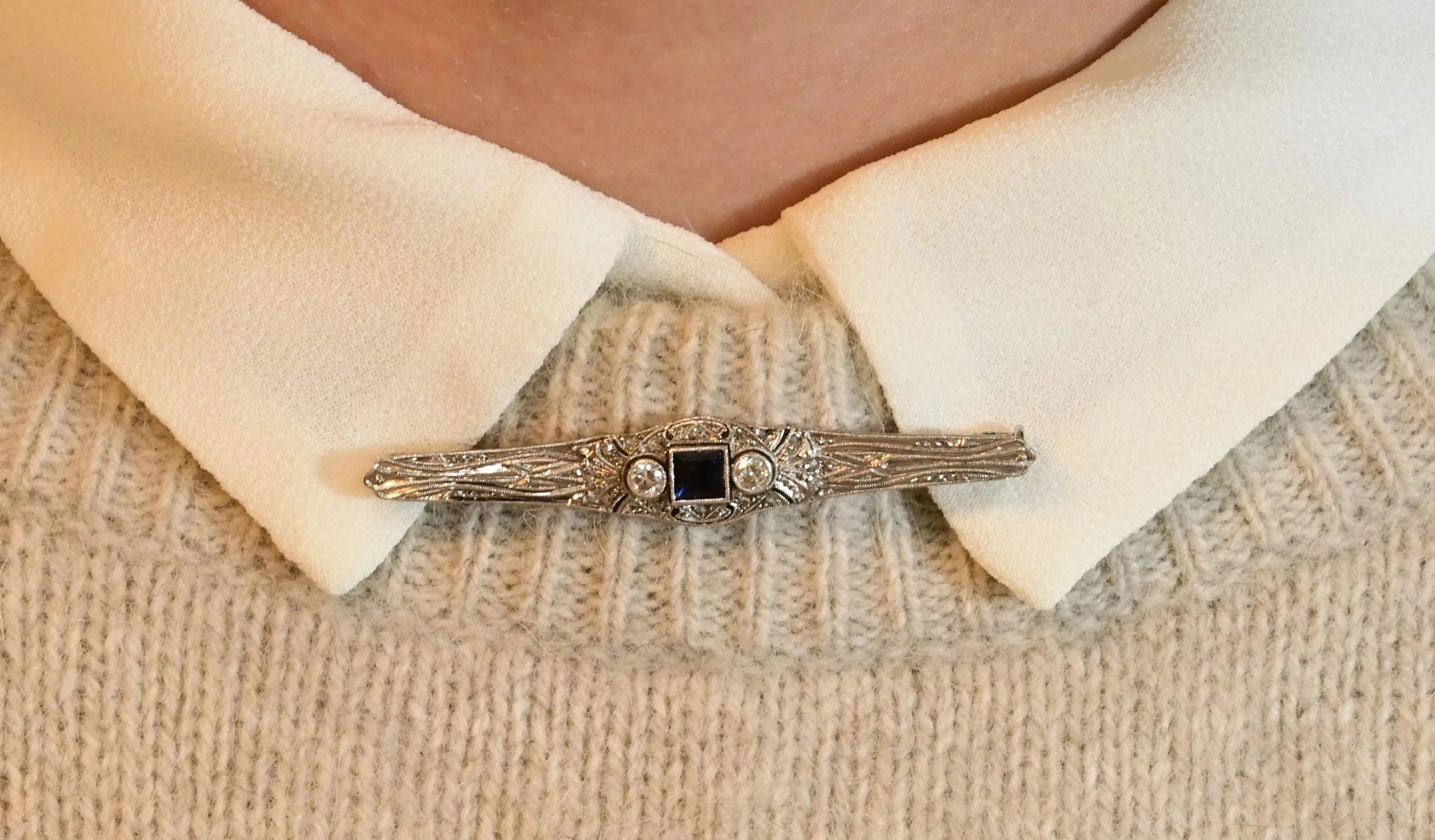 ANTIQUE & VINTAGE BROOCHES & PINS