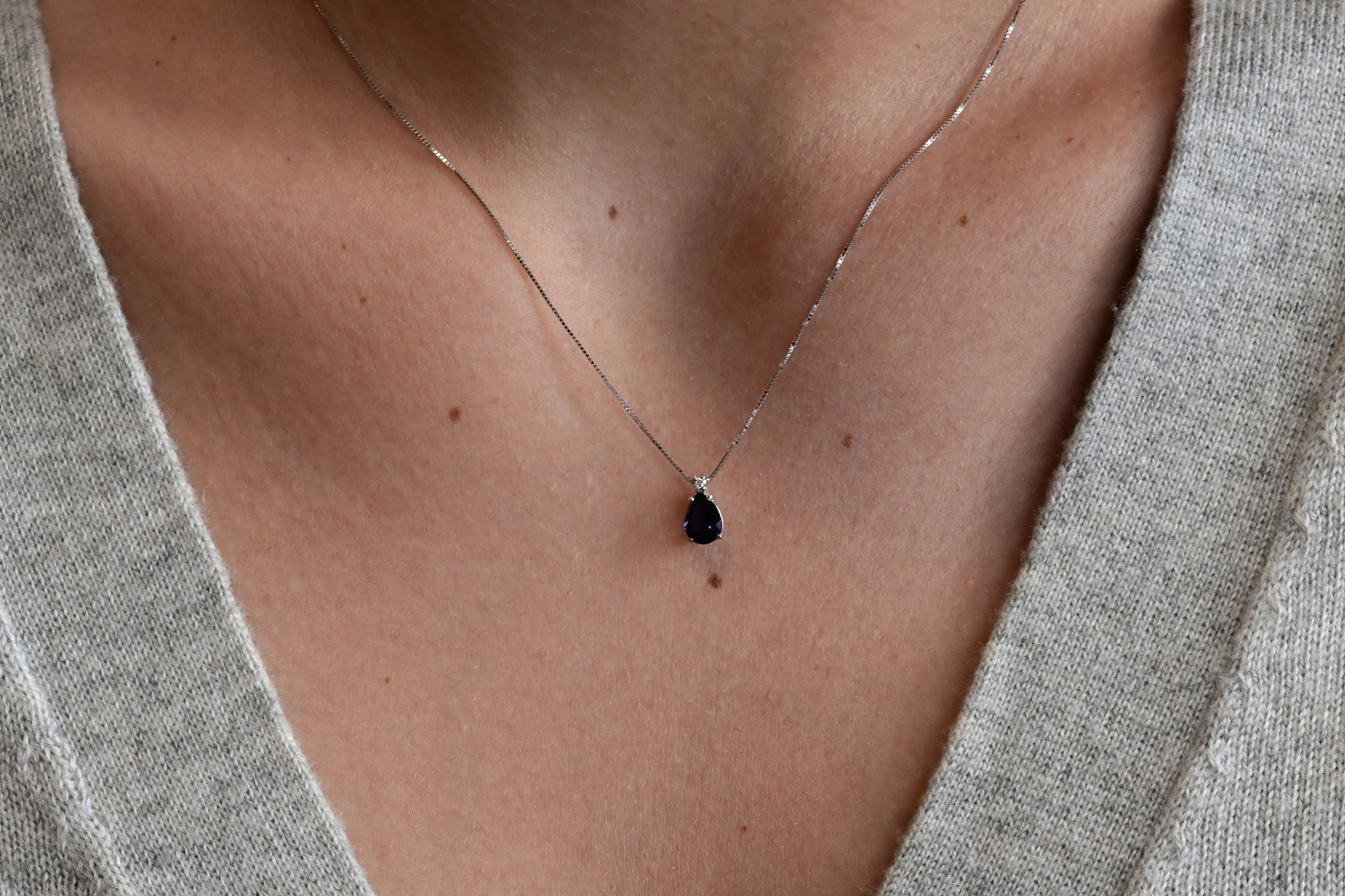 Collier vintage élégant en ivoirine Collier vintage élégant en ivoirine