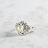 Anillo de cóctel con perla y diamantes