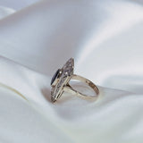Art Deco Verlobungsring mit Blauem Saphir und Diamanten
