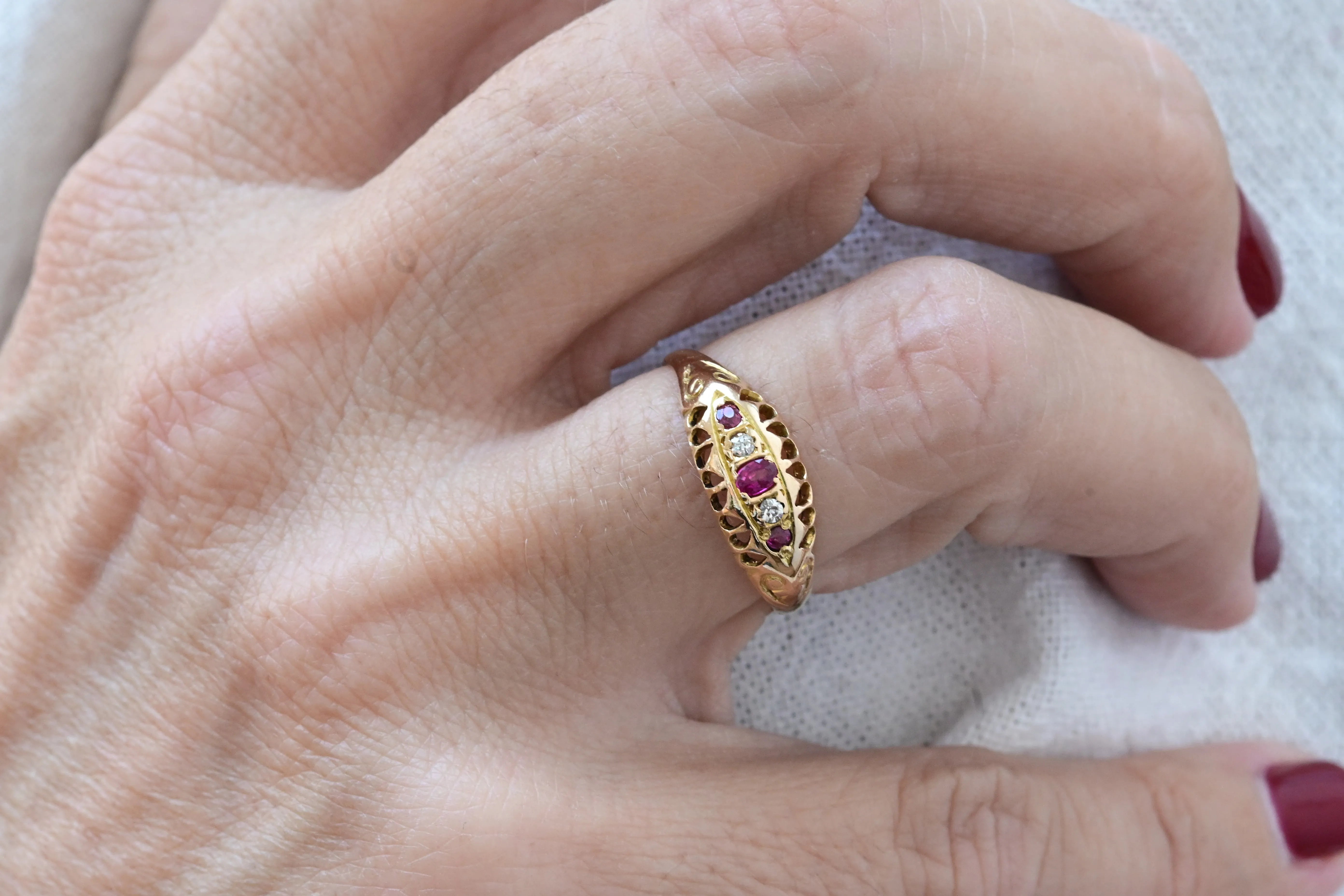 Bague en rubis et diamants.