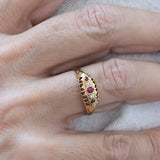 Anillo de diamantes y rubíes.