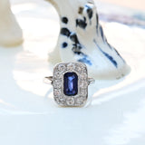 Vintage ring with a central octagonal sapphire and 12 brilliant cut diamonds in 18k white gold.