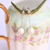 Vintage Akoya pearls earrings with 2 Akoya pearls and 16 brilliant-cut diamonds in 18K white gold, 35 x 13 mm.