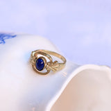 Bague en lapis-lazuli et ornements en or