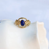 Ring mit Lapislazuli und Goldverzierungen