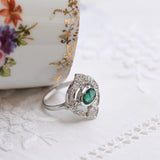 Art-déco-Ring mit zentralem Smaragd