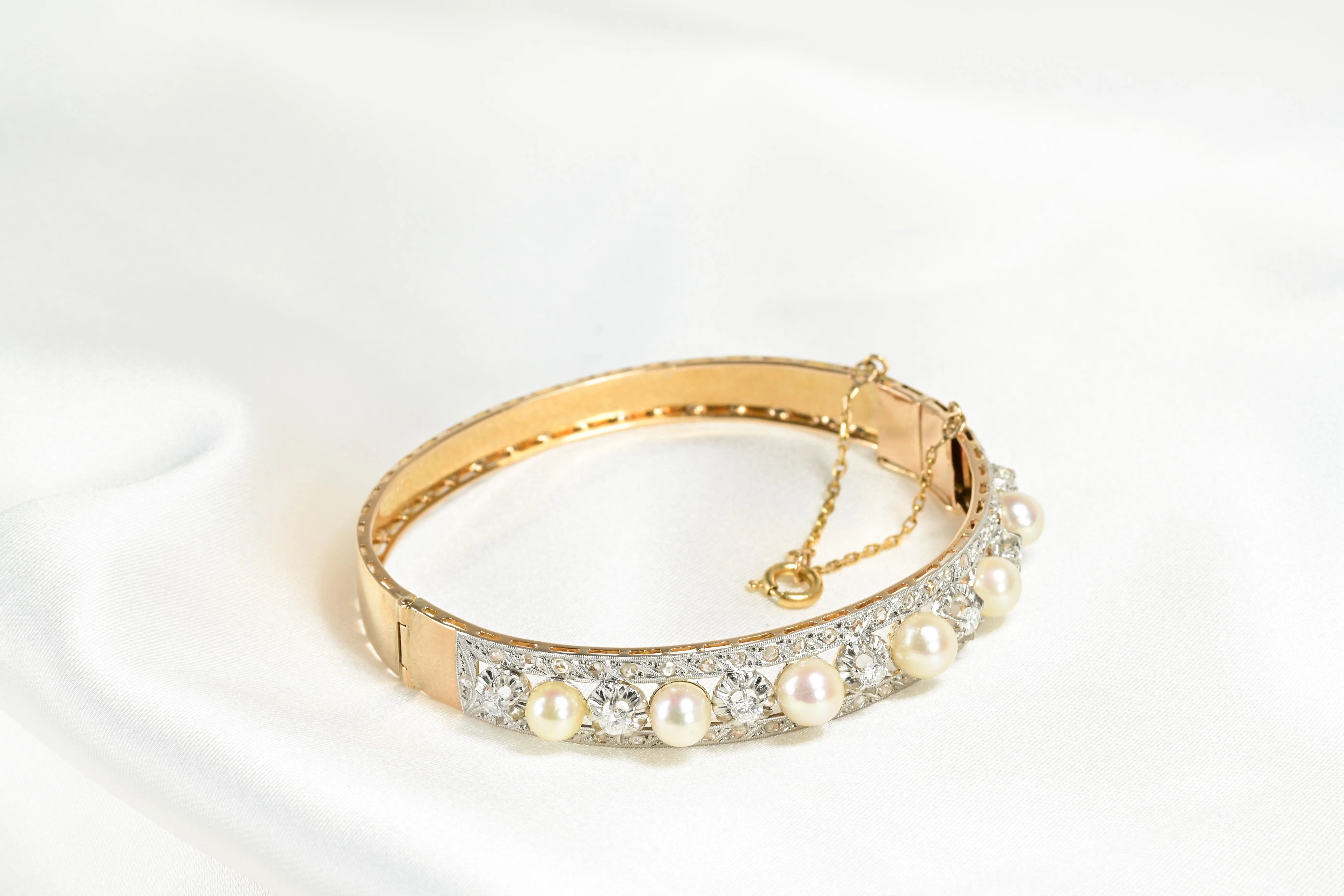 Coquette Style Jewelry Trends: A Touch of Vintage Luxury