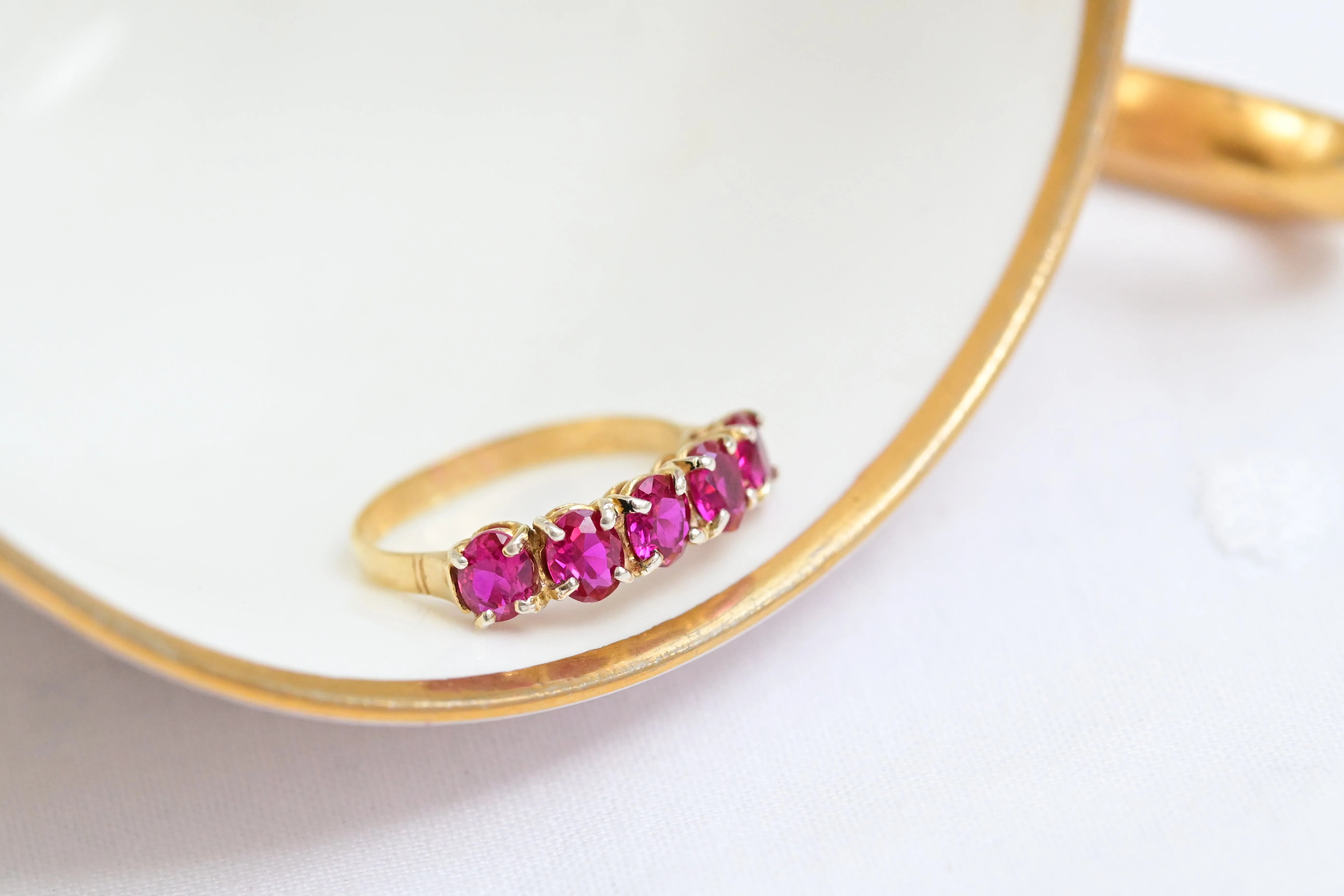 How to Combine Pink Jewelry: Sweetness and Elegance with Character