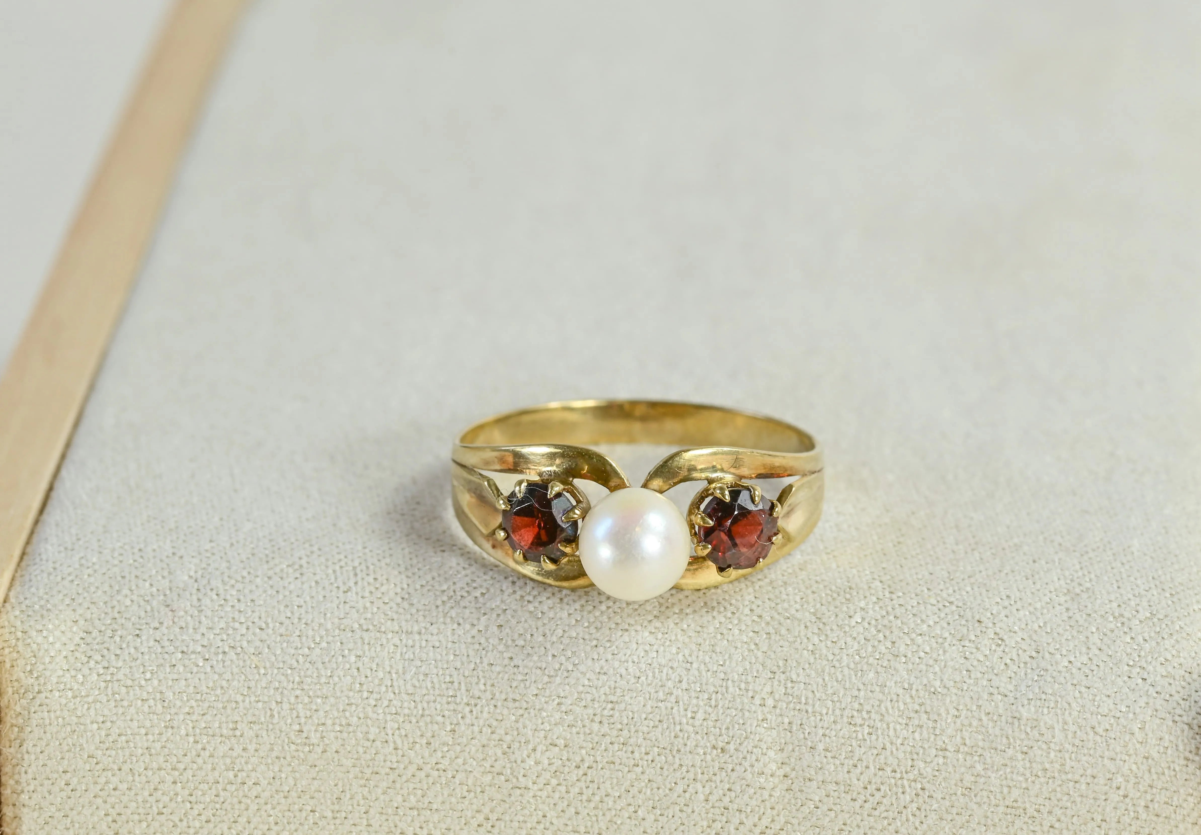 Elizabethan Style Ring with Pearl and Garnets crafted in 8K yellow gold