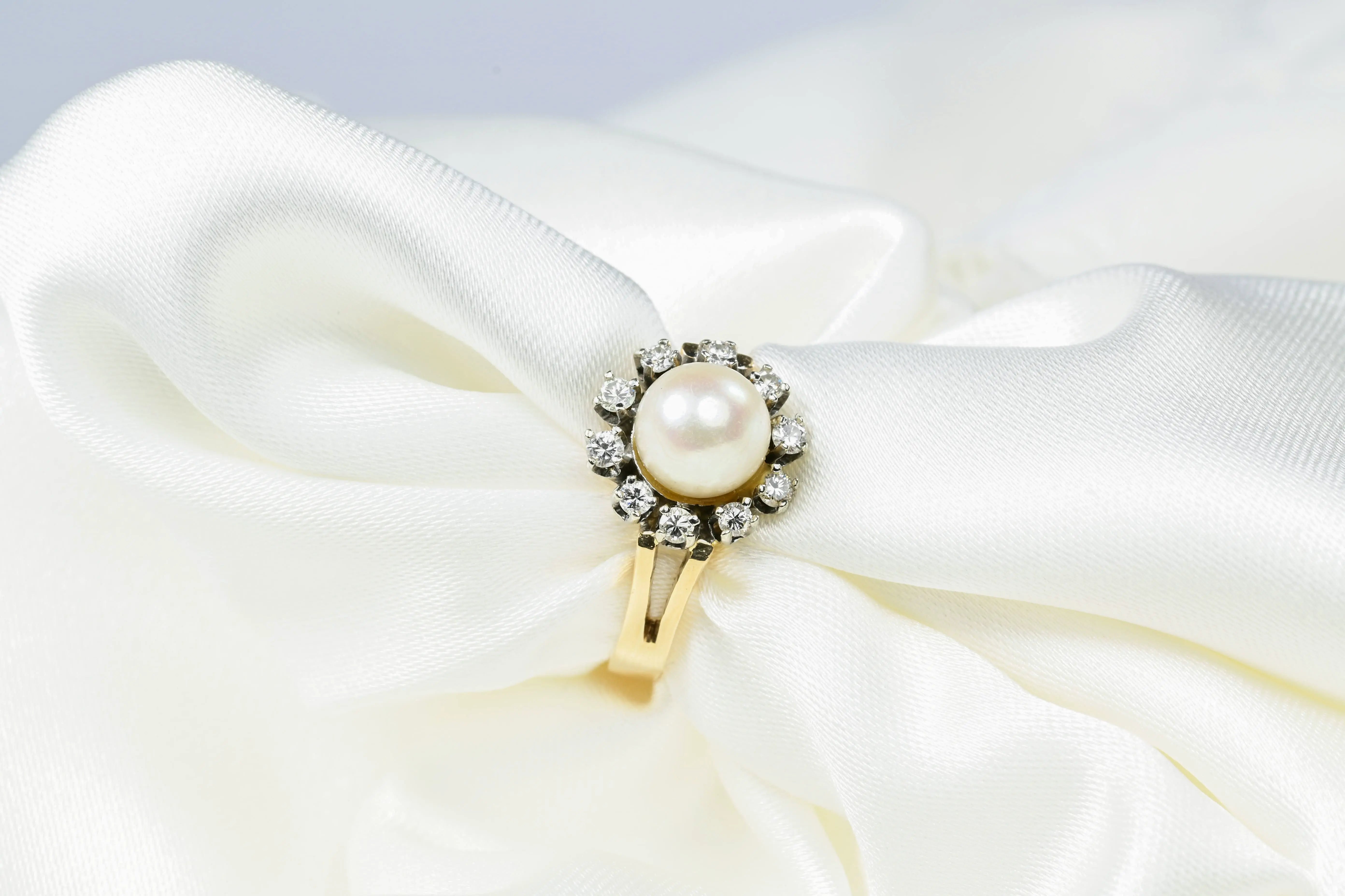 Akoya Pearl and Diamond Ring in 14k Yellow Gold with 10 Diamonds