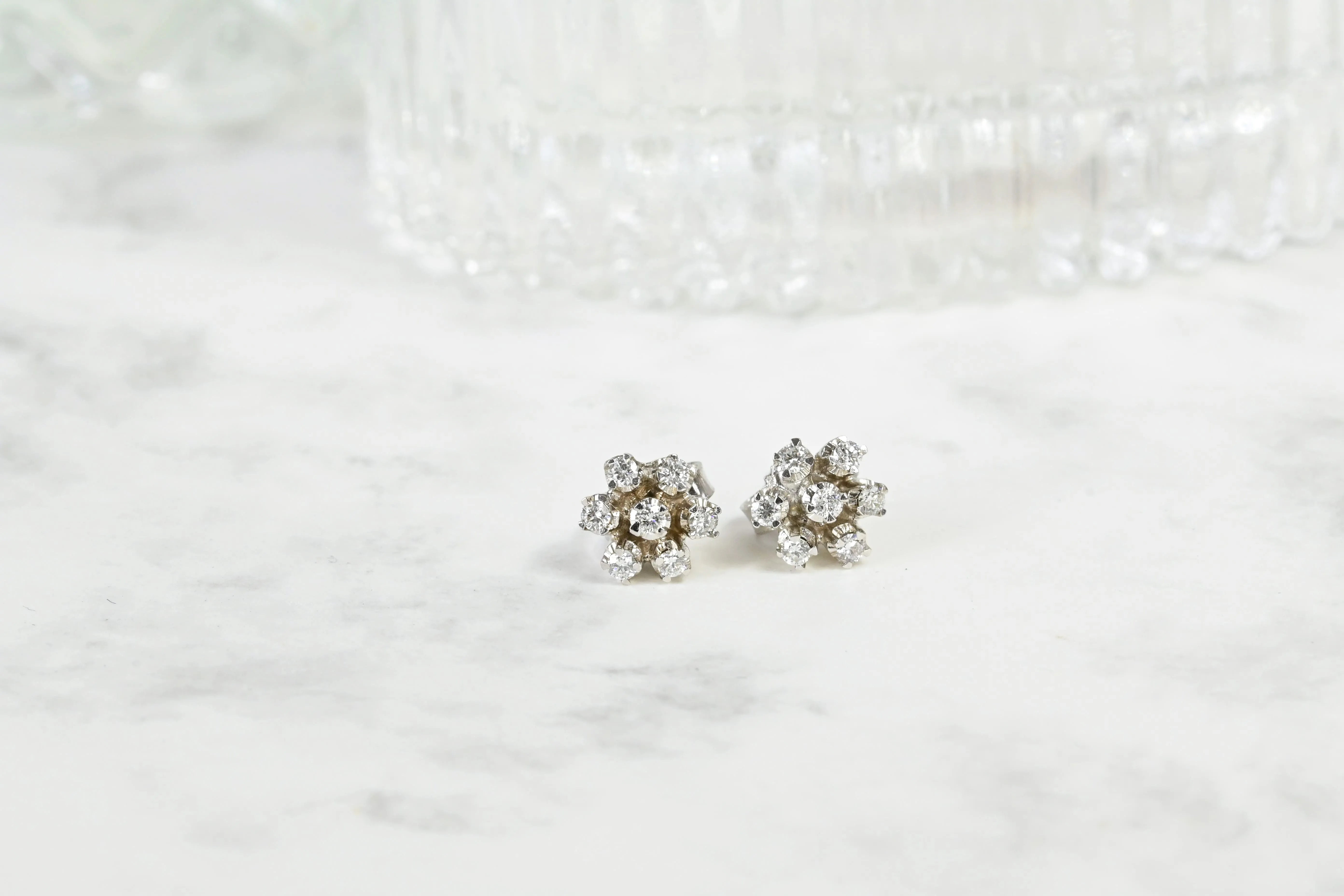 Vintage flower earrings with brilliant-cut diamonds in 18K white gold