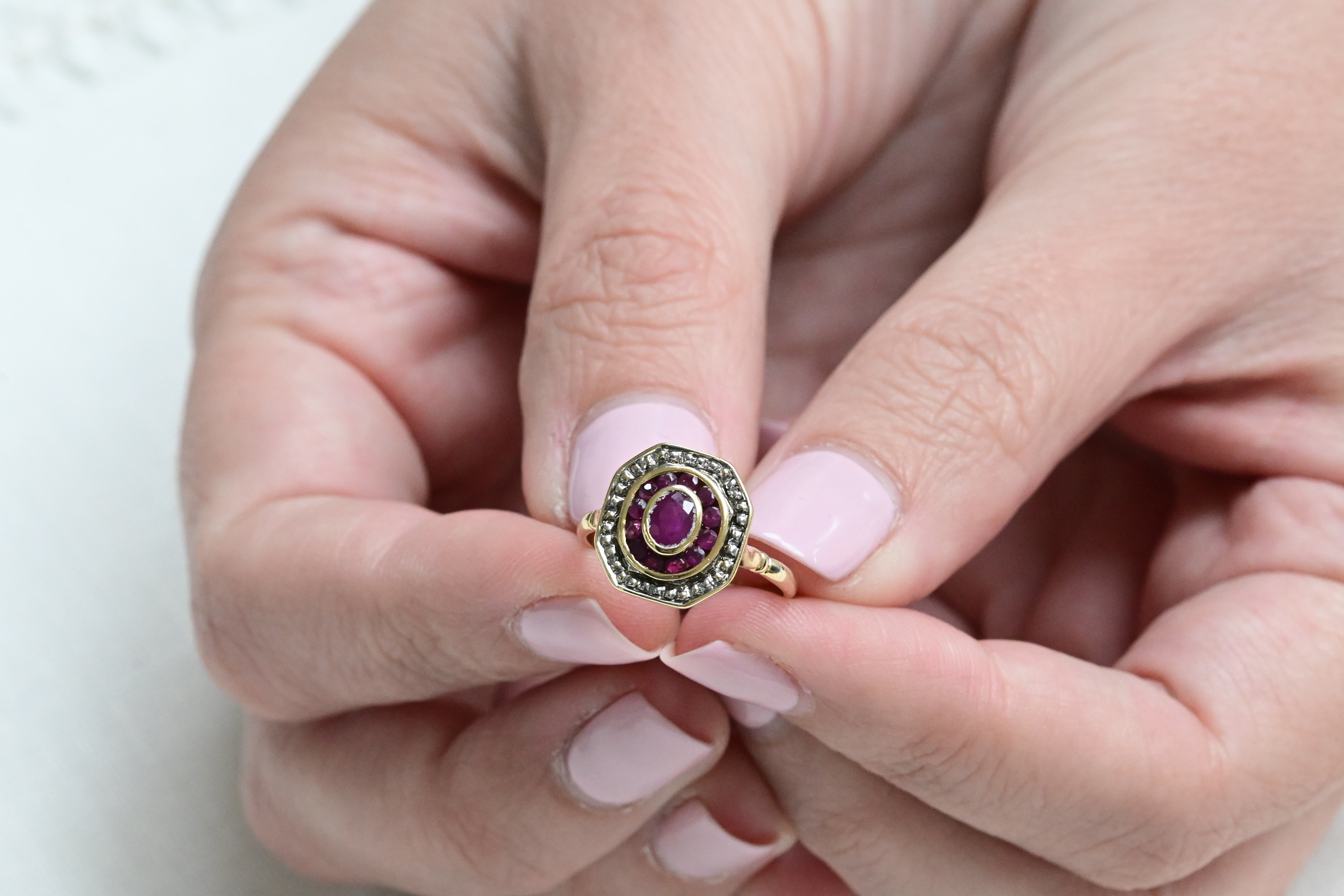Bague vintage en rubis et monture en or jaune
