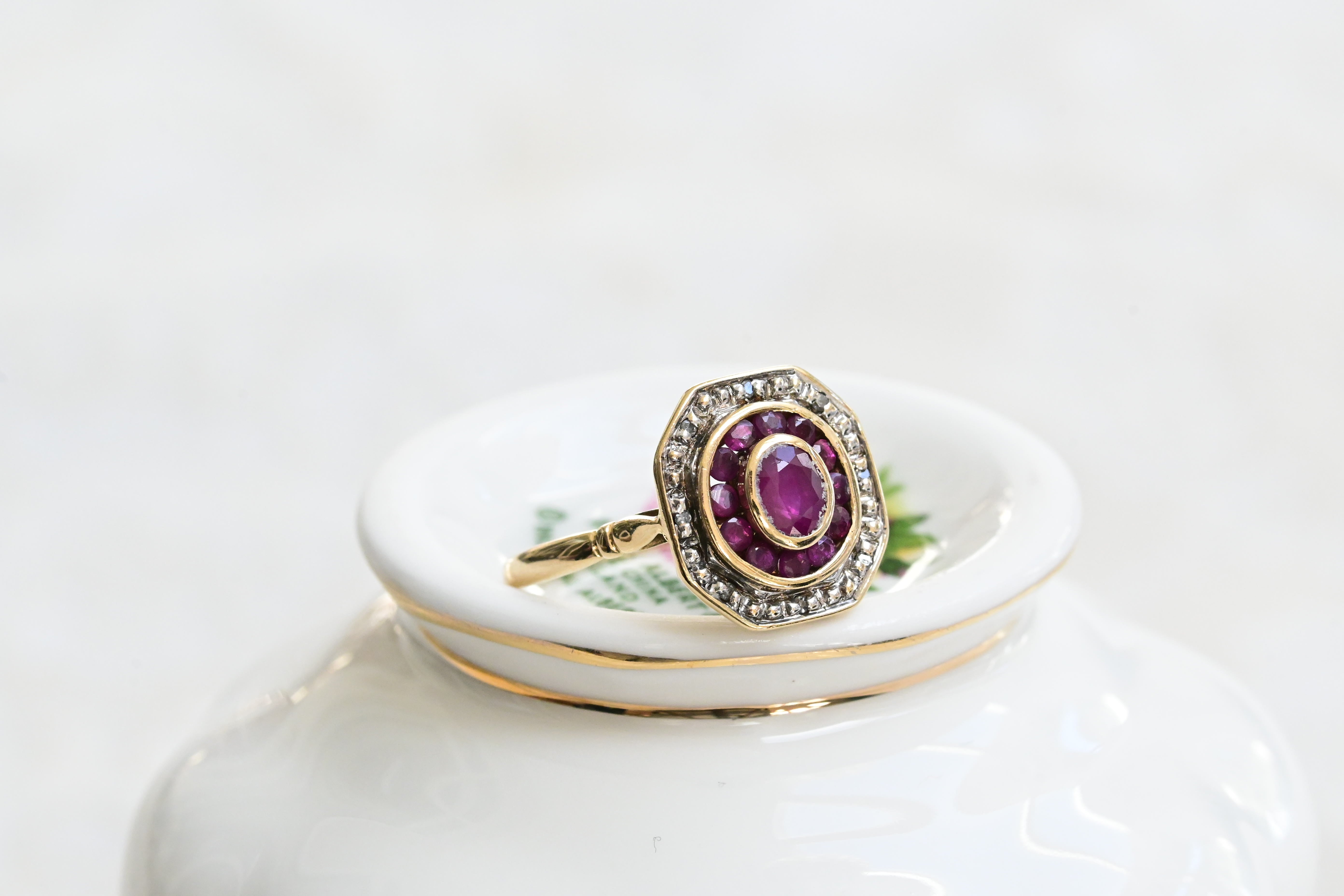 Bague vintage en rubis et monture en or jaune