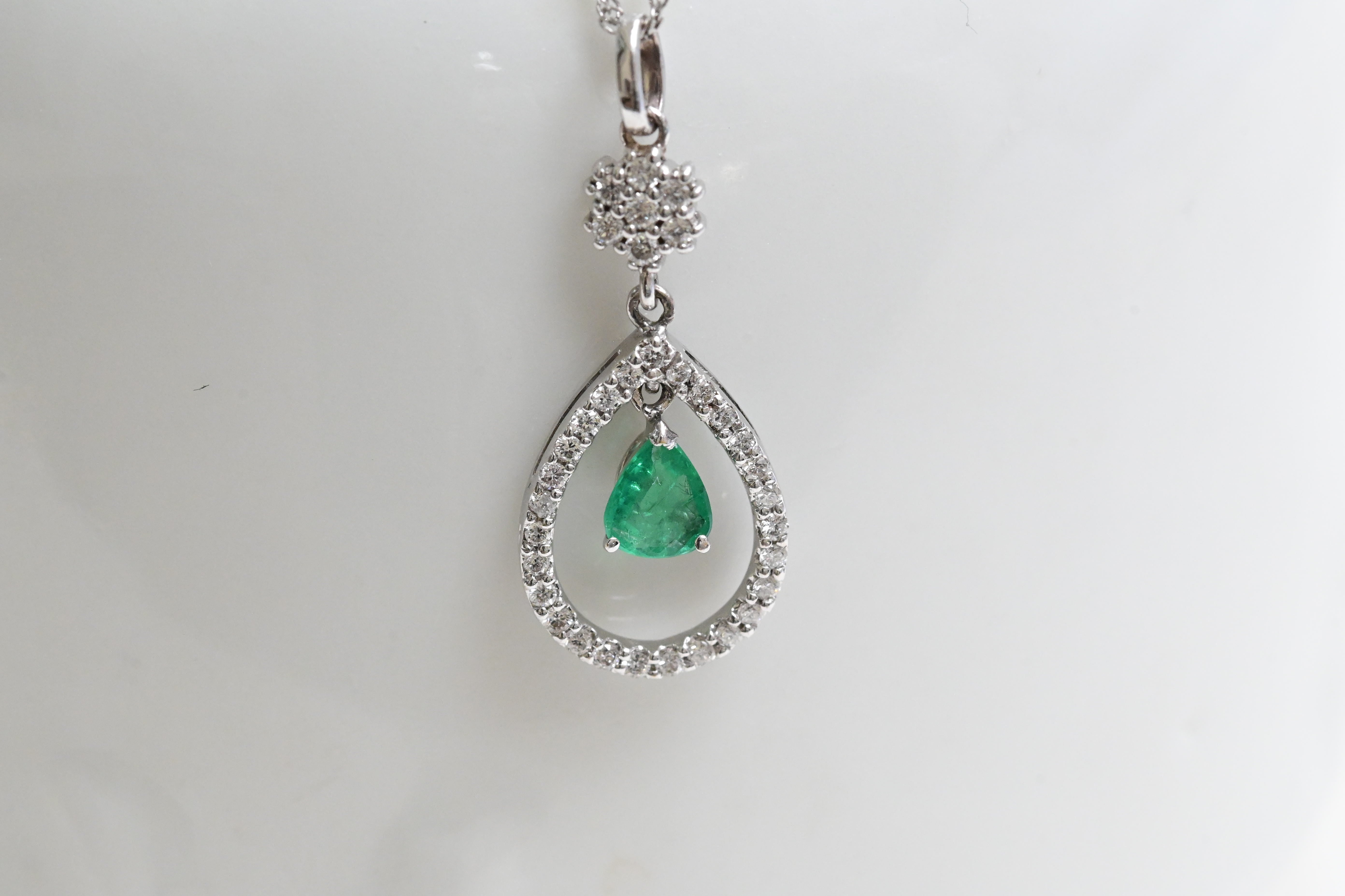 Collar de Esmeralda y Diamantes en forma de Gota