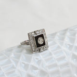 Art-Déco-Ring aus Onyx und Diamanten in Quadratform