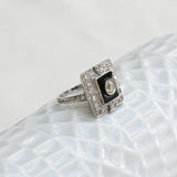 Art-Déco-Ring aus Onyx und Diamanten in Quadratform