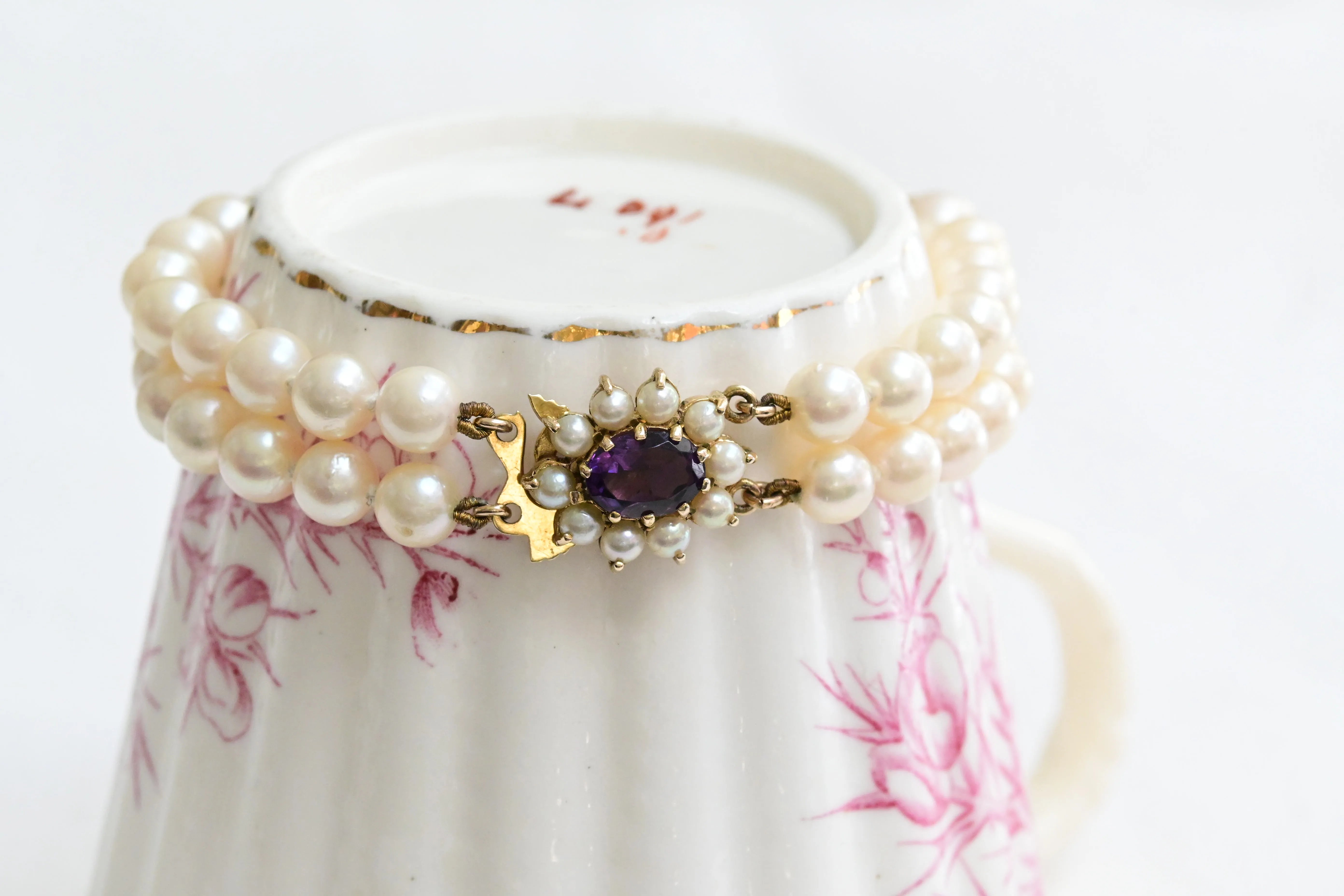 Vintage pearl bracelet with amethyst flower clasp