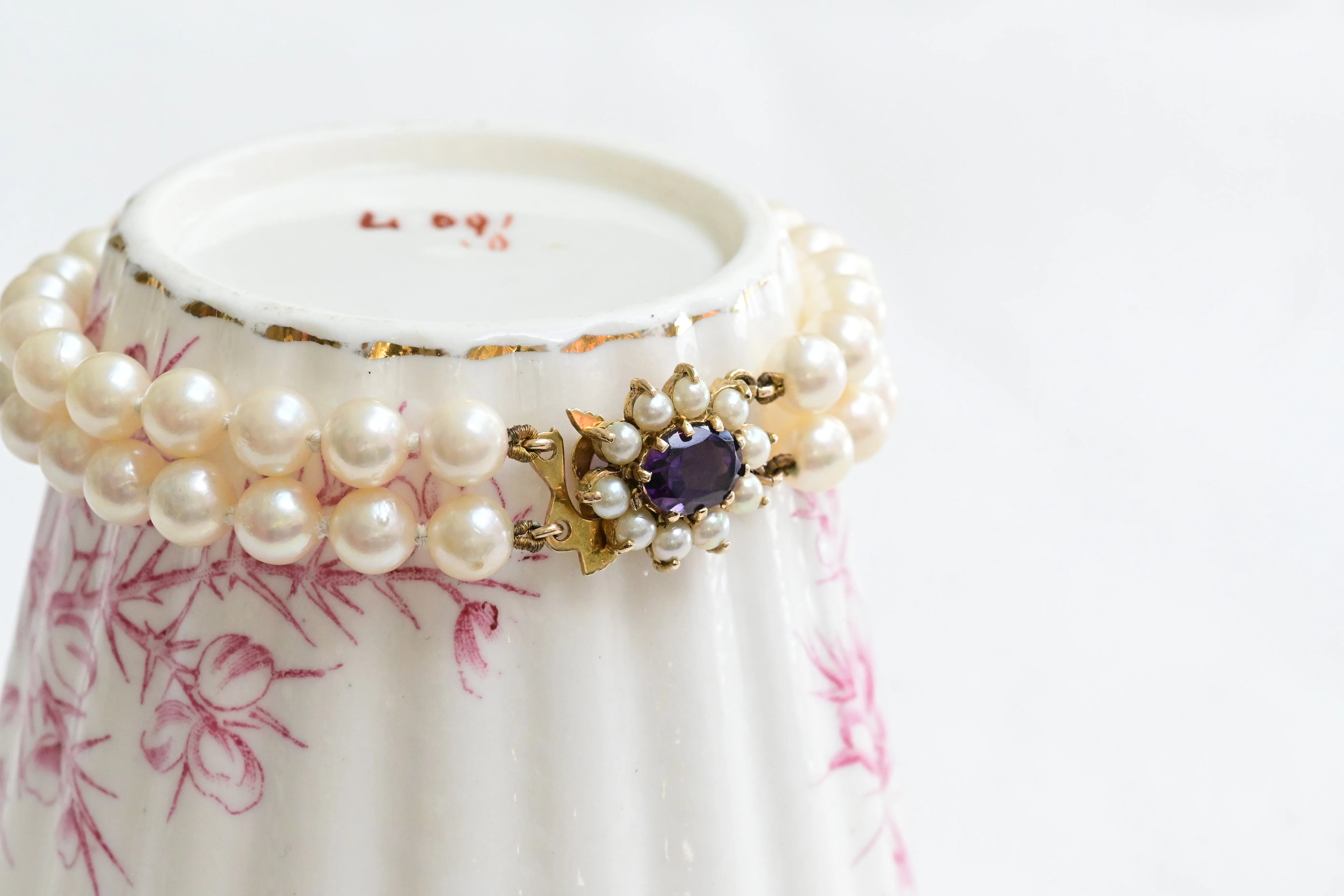 Vintage pearl bracelet with amethyst flower clasp