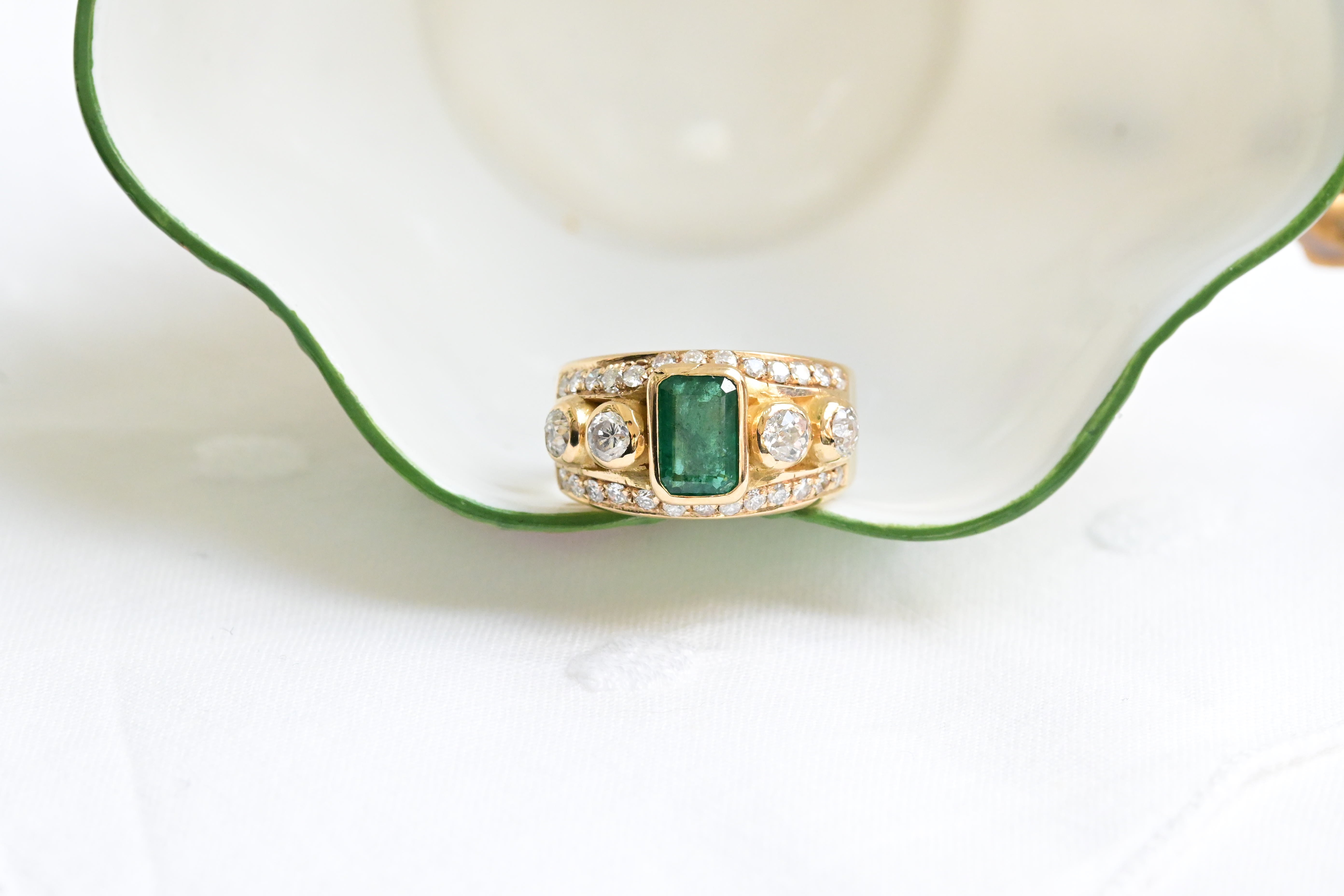 Vintage Emerald and Diamond Ring from the 1960s