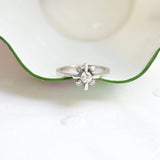 Vintage prstan s petimi diamanti