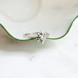 Vintage prstan s petimi diamanti