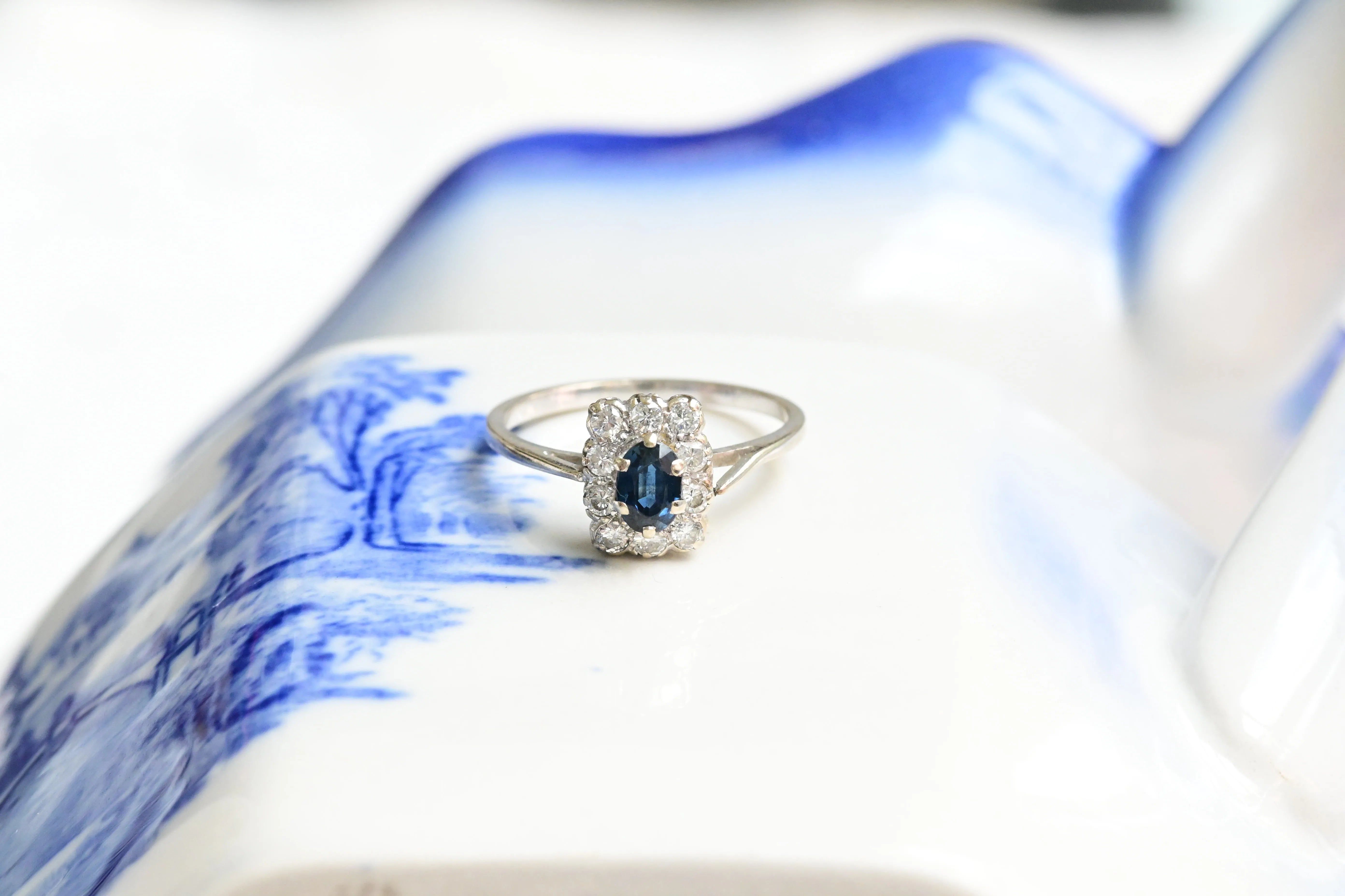 Vintage 40s sapphire and diamond ring