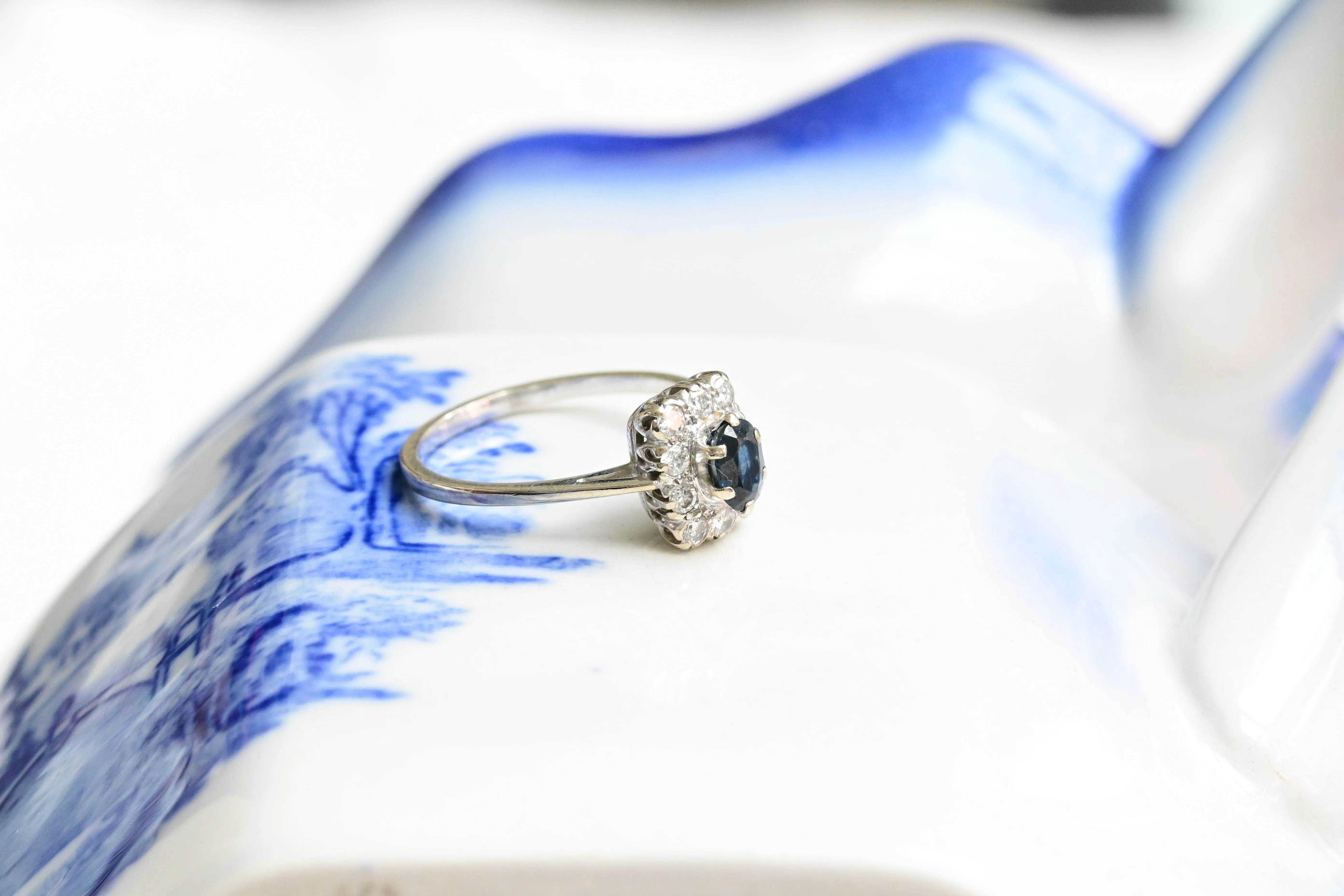 Vintage 40s sapphire and diamond ring