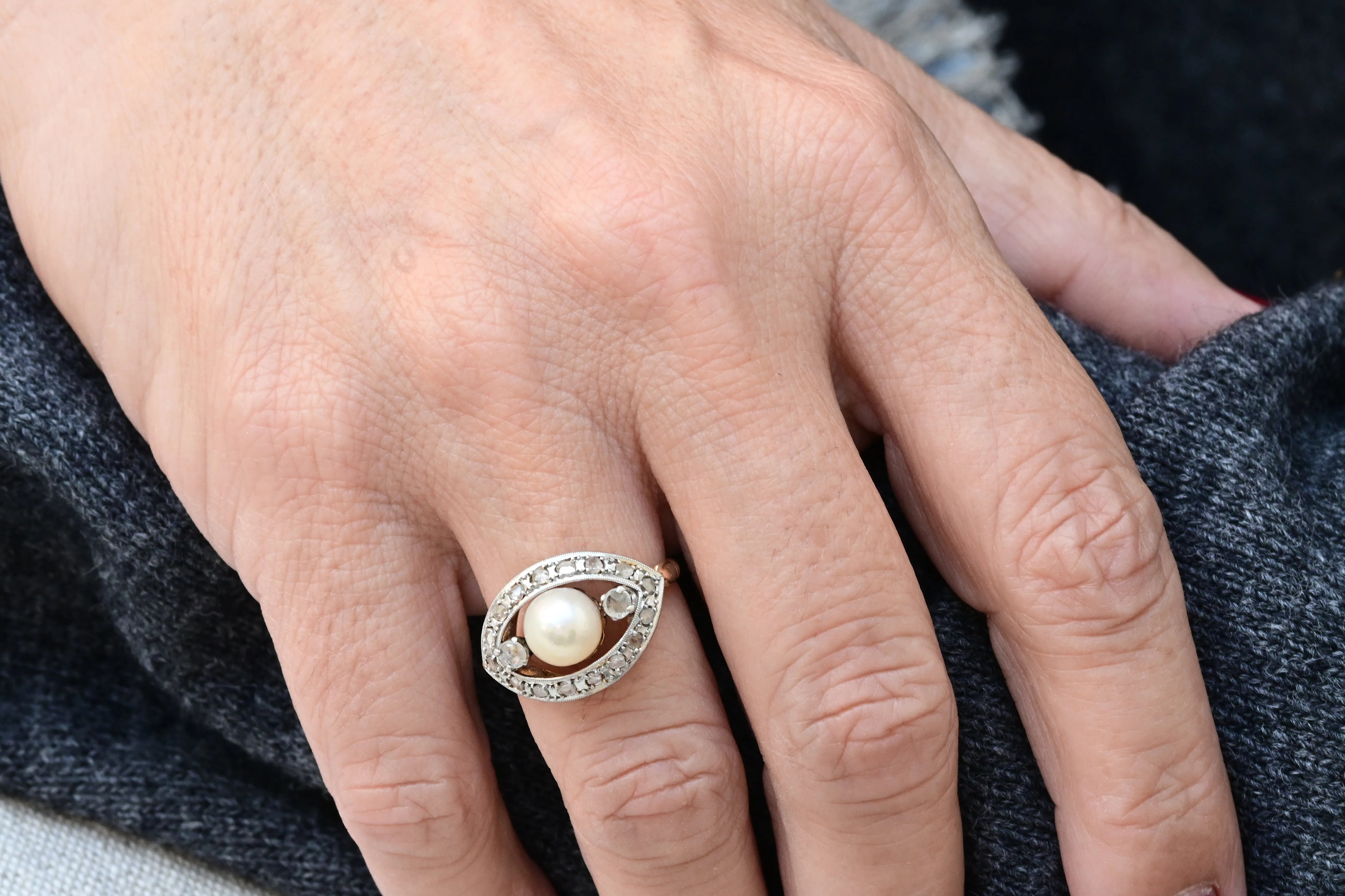 Art Nouveau Ring with Akoya Pearl & 18 Diamonds in 18K Gold