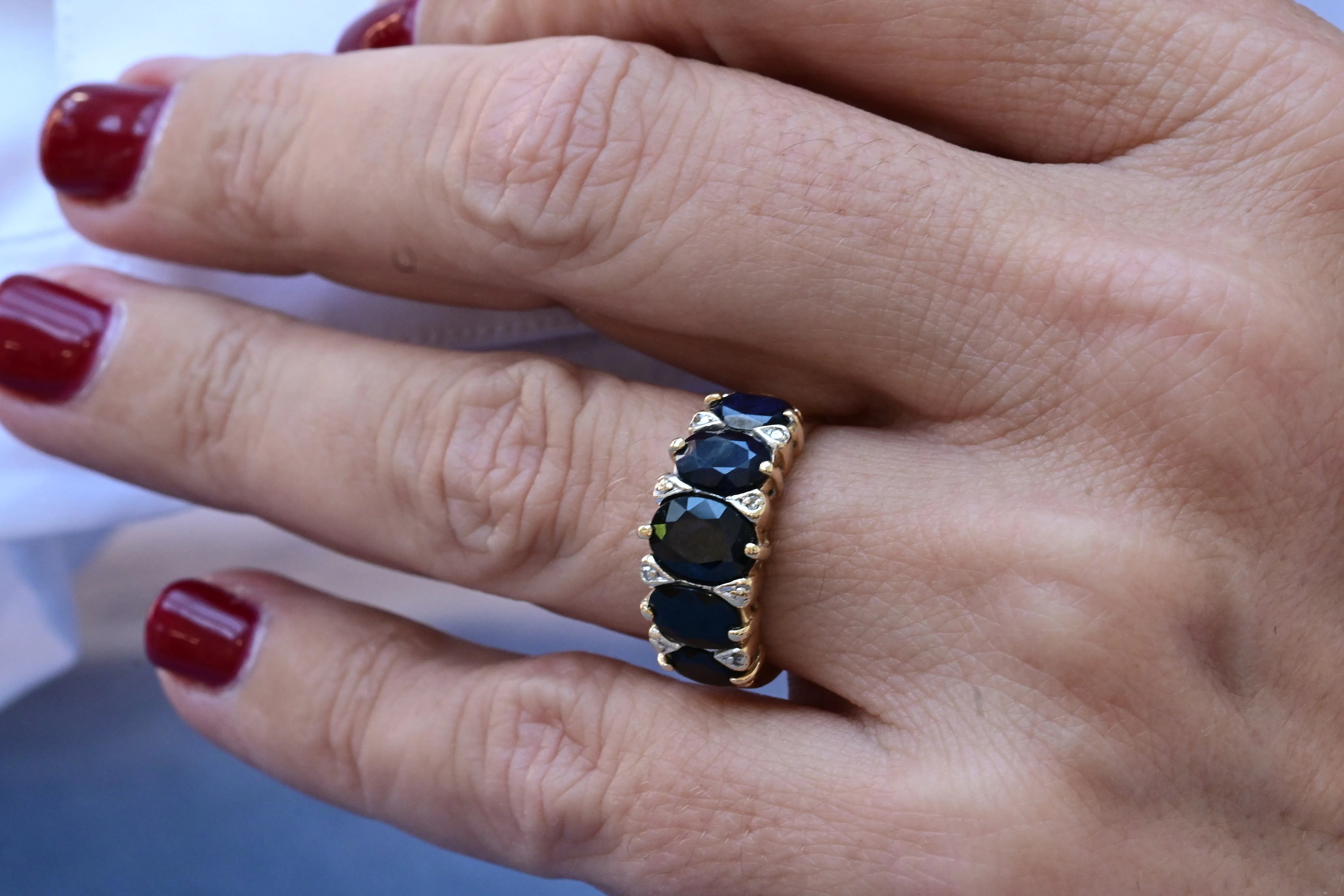 Vintage band ring composed by 5 oval cut sapphires and 4 octagonal cut diamonds set in the spaces between sapphires.