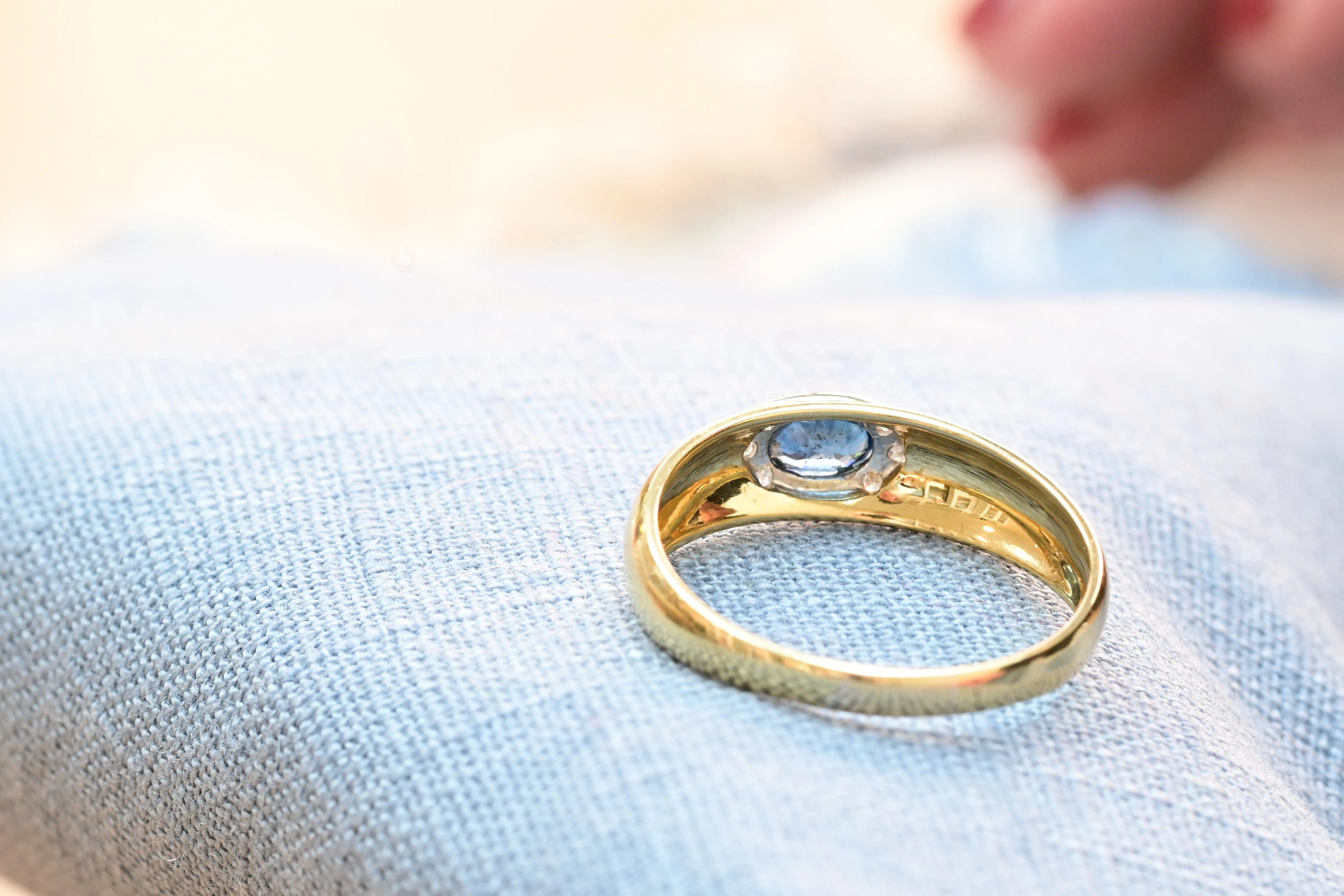 Bague Vintage des Années 60 avec Saphir Ovale et Diamants