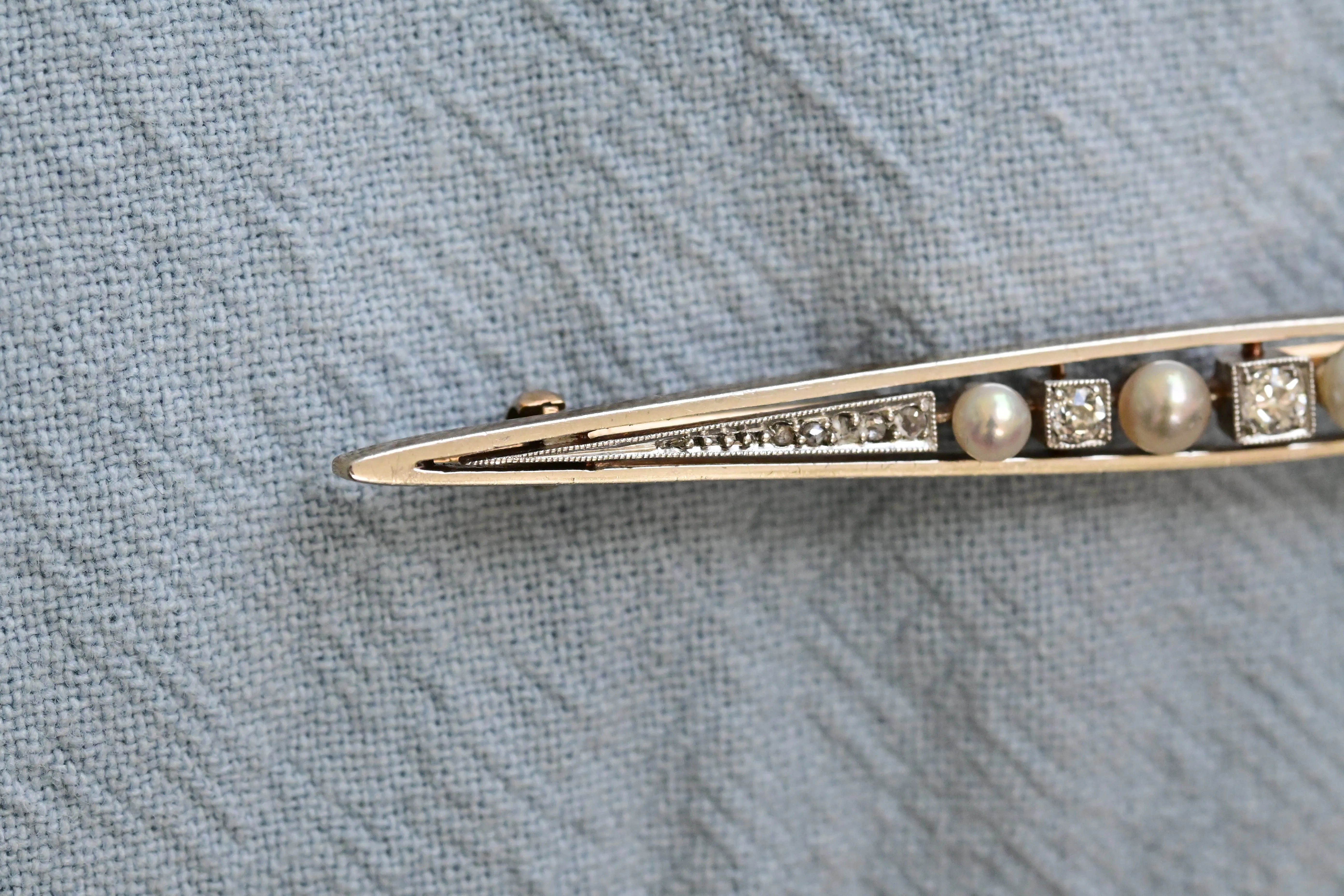 Diamond and pearl classic brooch