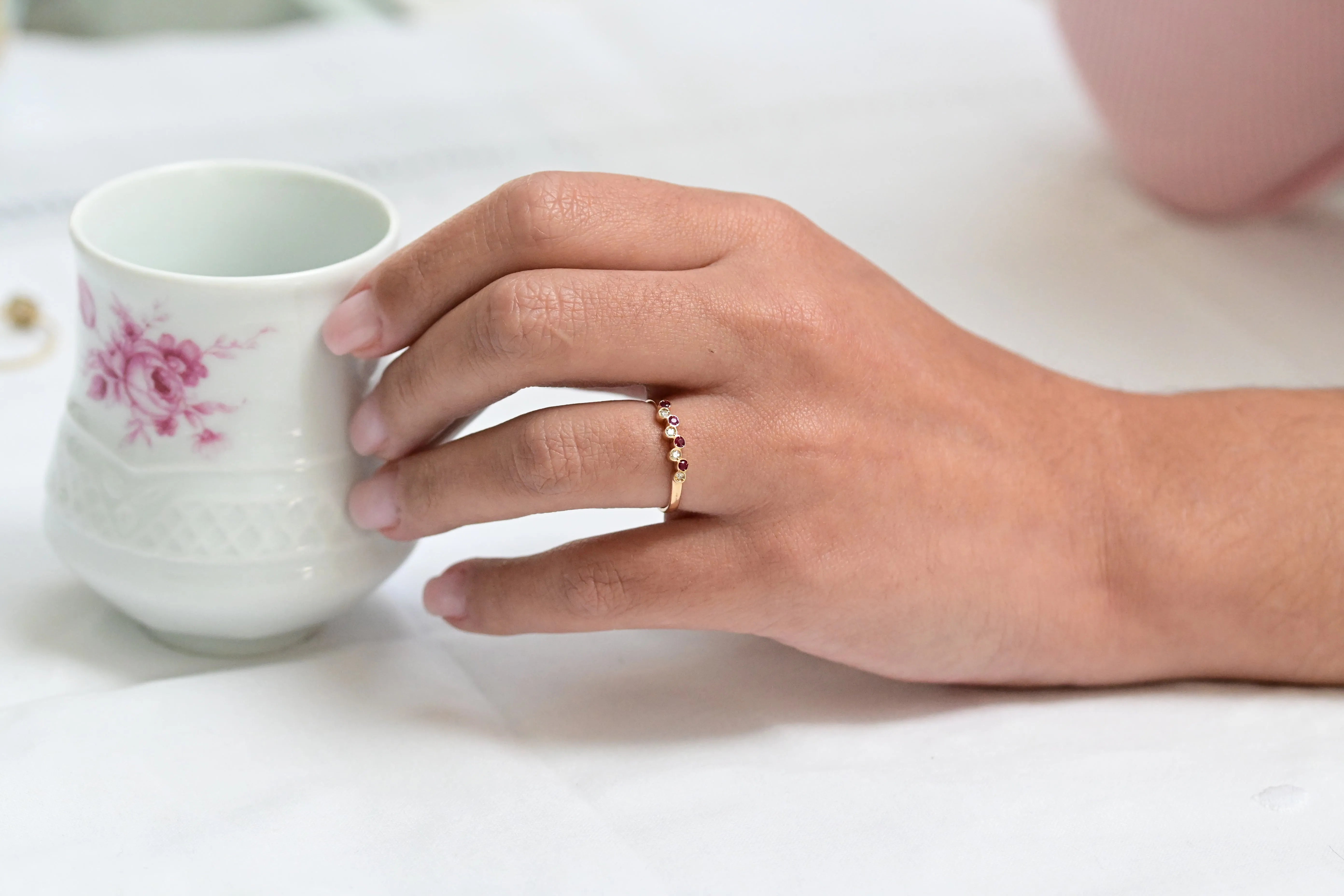 Vintage ring with pink rubies and diamonds in 18K yellow gold.