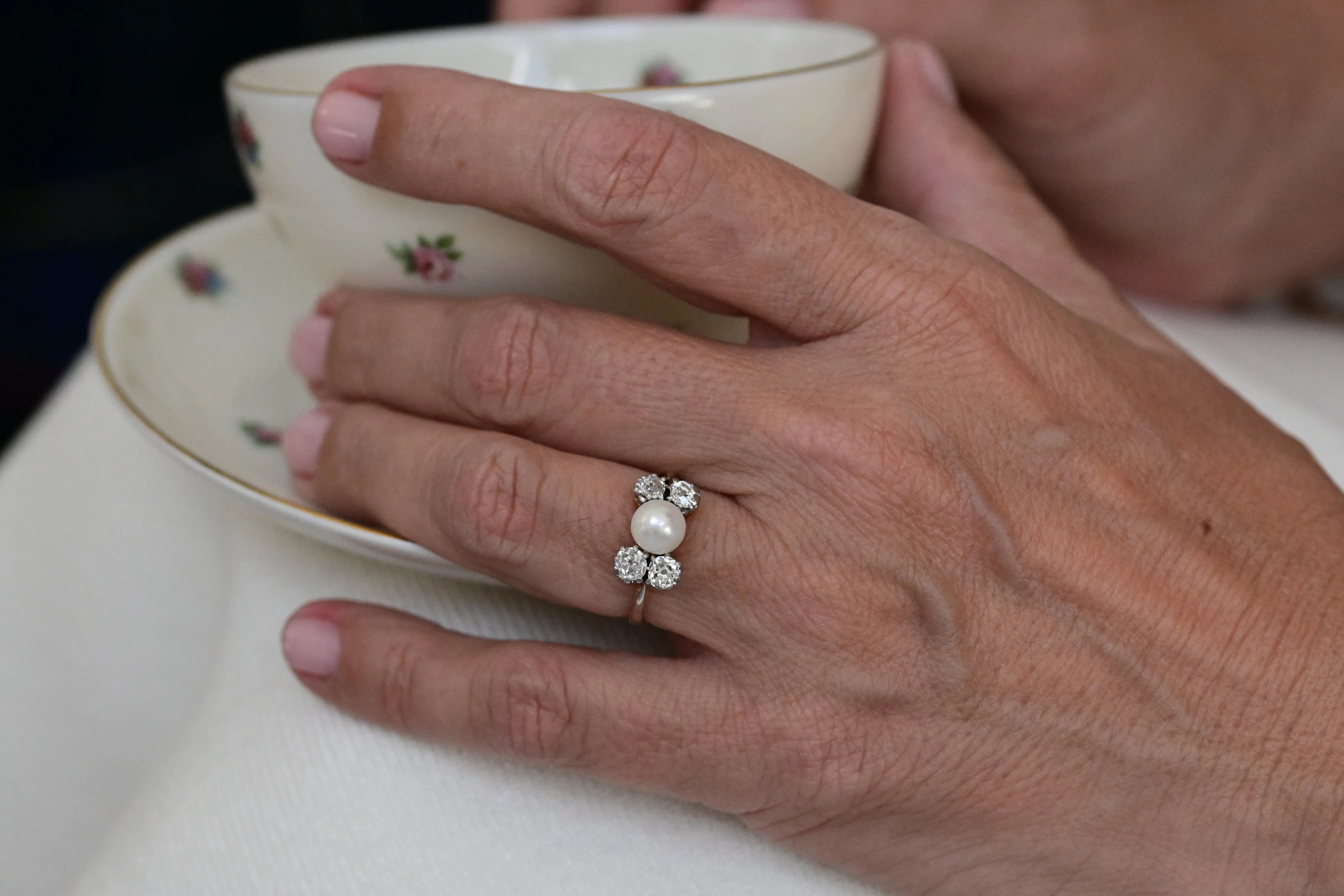 Vintage ring with diamonds and salt pearl, set in yellow gold, featuring European cut diamonds.