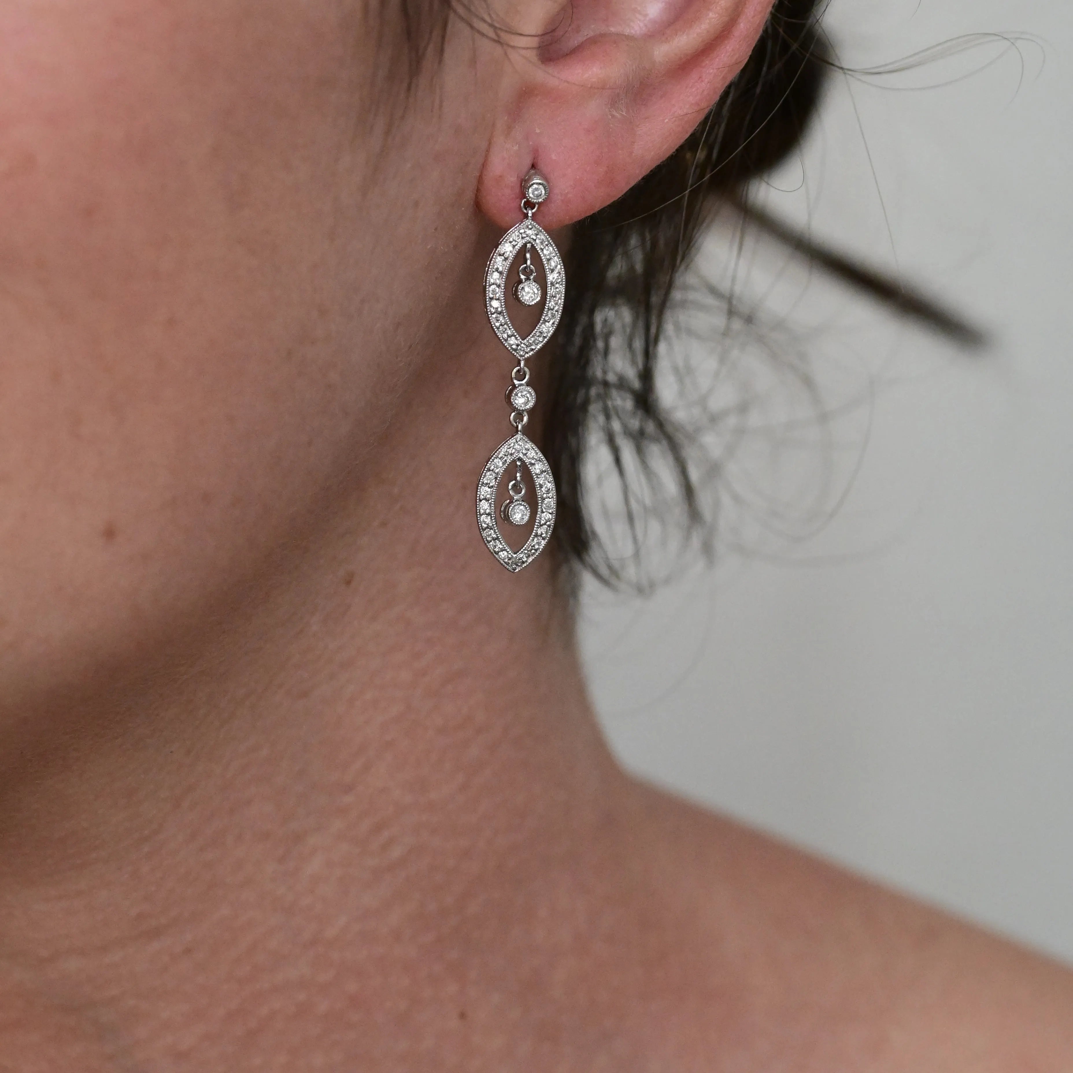 Boucles d'oreilles vintage avec 88 diamants ronds.