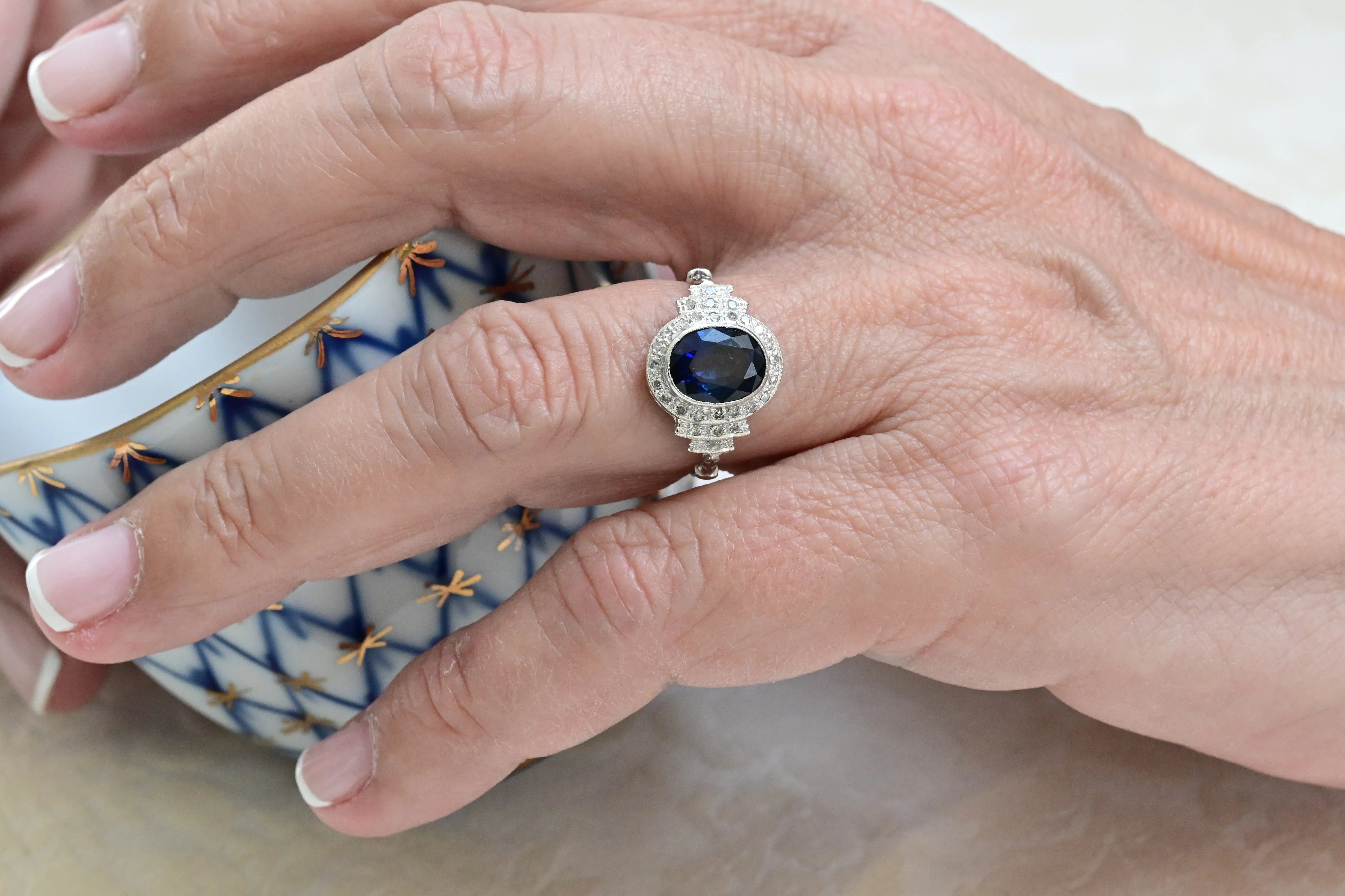 Vintage-Saphirring mit Diamanten
