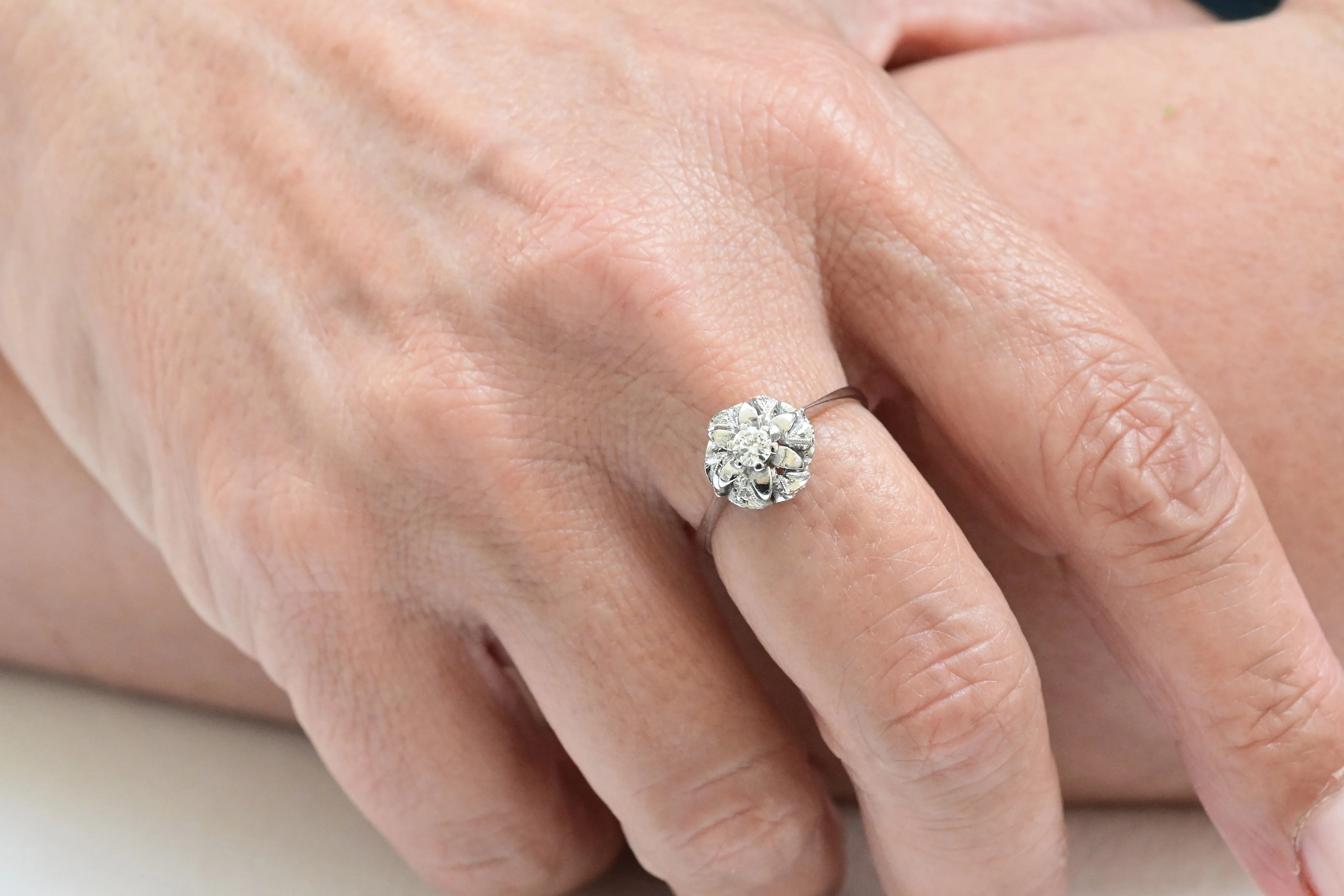 Vintage solitaire ring in round flower setting