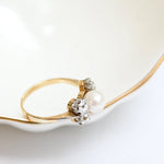 Vintage Ring mit Diamanten und Salzperle in Gelbgold, mit Diamanten im europäischen Schliff.