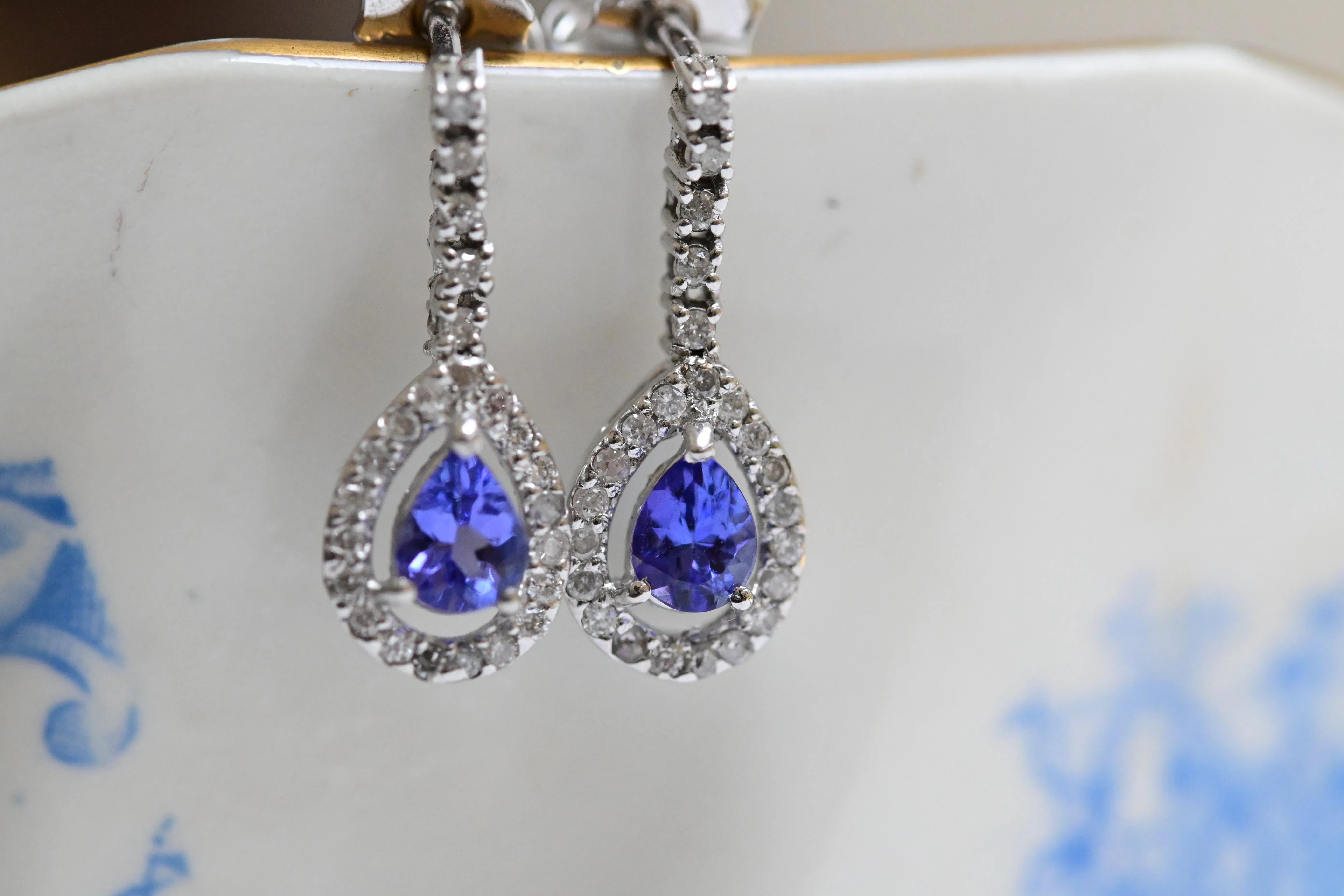 Boucles d'oreilles pendantes vintage avec tanzanite et diamants