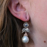 Boucles d'oreilles pendantes vintage avec diamants, perles et saphirs