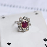 Bague de style Art déco avec rubis central et diamants
