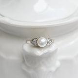 Anillo Vintage con una Perla y 6 Diamantes