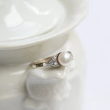 Anillo Vintage con una Perla y 6 Diamantes