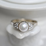 Anillo Vintage con una Perla y 6 Diamantes