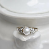 Anillo Vintage con una Perla y 6 Diamantes