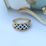 Vintage ring with interlaced zigzag sapphires
