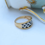 Vintage ring with interlaced zigzag sapphires