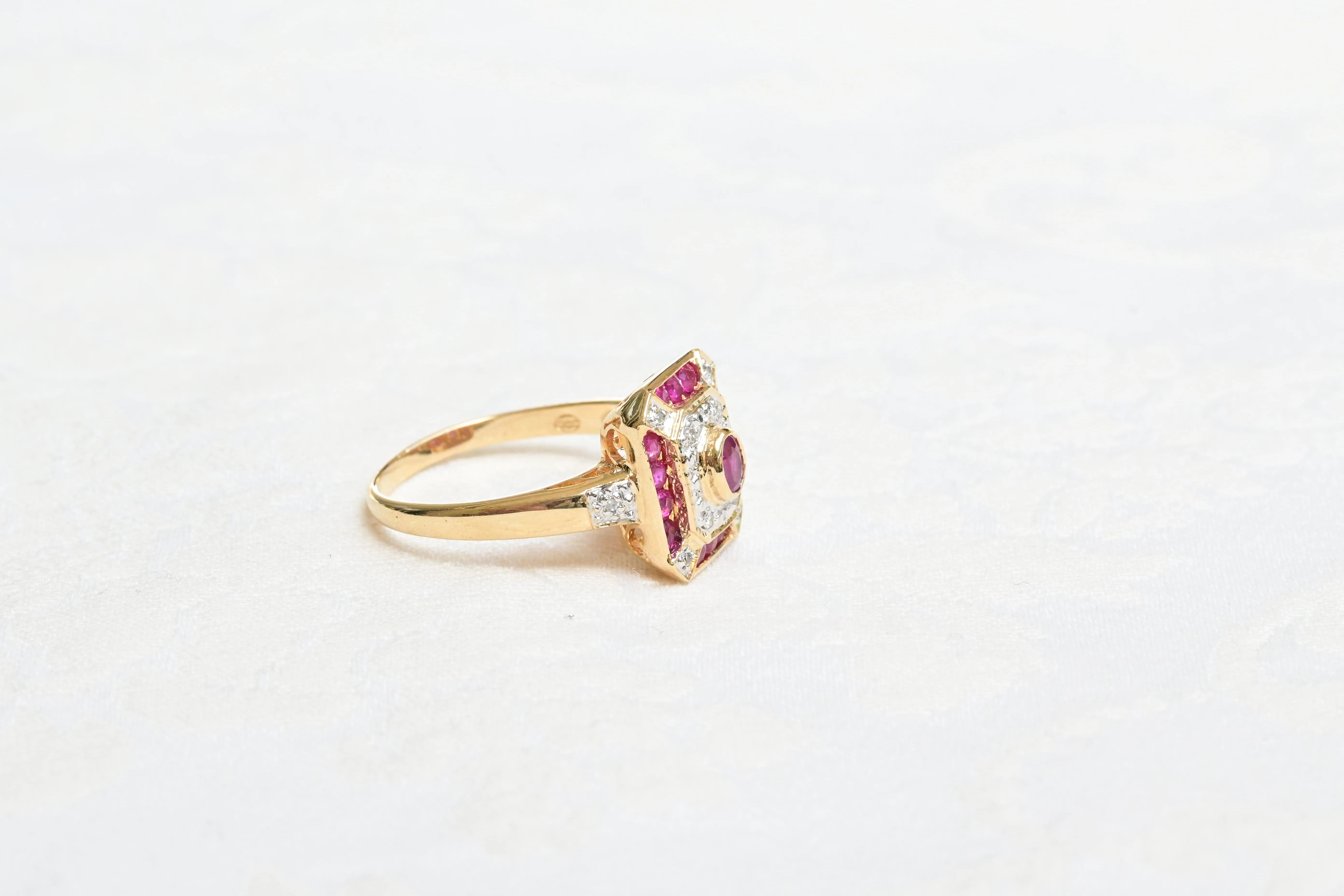 Geometric ruby ring – MOIRA