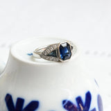 Vintage geometrijski prstan safirjem in diamanti